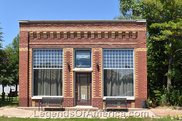 Gueda Springs, KS - Business Building