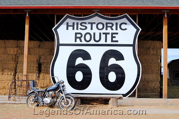 Truxton, AZ - Gas 'N' Grub - Motorcycle