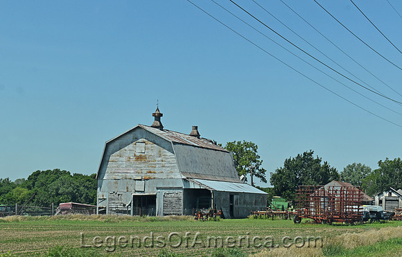 Gueda Springs, KS - Barn Near