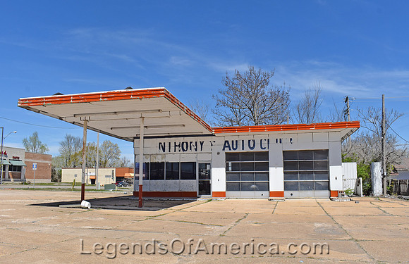 Lebanon, MO - Old Auto Shop