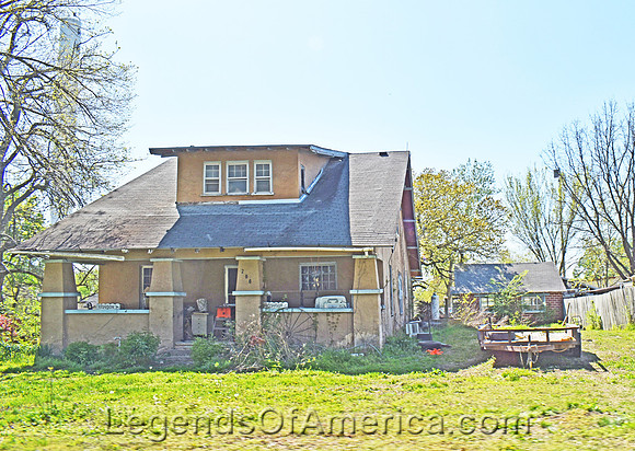 Dennis, KS - House