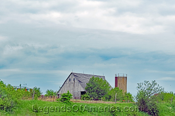 Meriden, KS - Barn & Silo