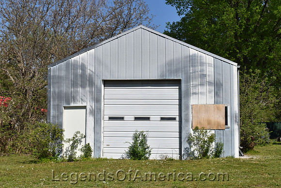Dennis, KS - Garage