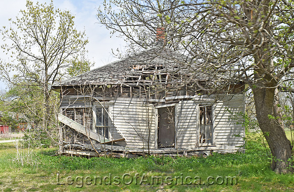 Lafontaine, KS - Old House
