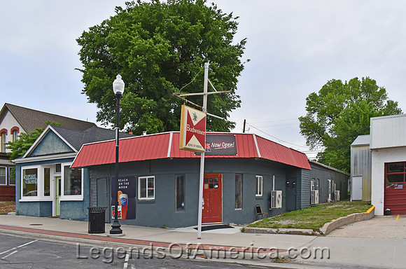 Hiawatha, KS - Tavern