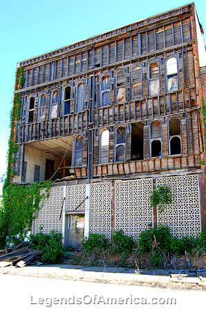 Cairo, IL - Commercial Avenue & 10th Street Building