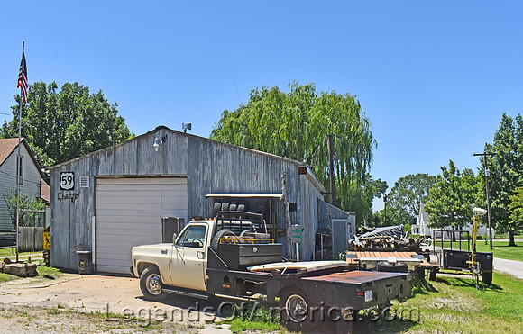 Dennis, KS - Garage