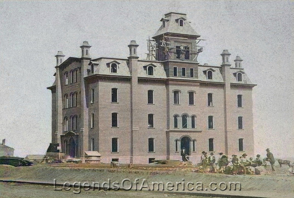 Leavenworth, KS - Public School