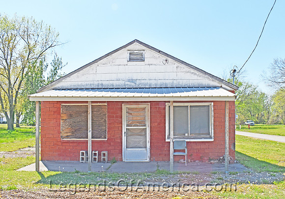 Dennis, KS - Building