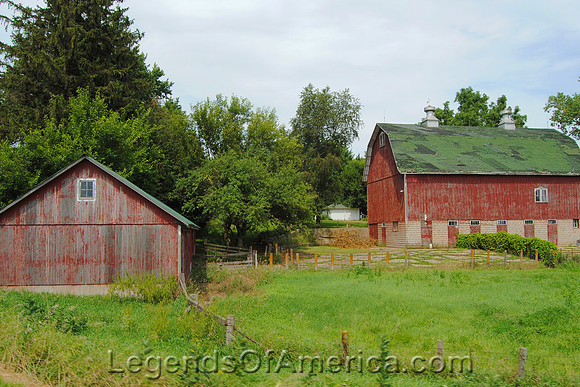 Dyersville, IA - Barns