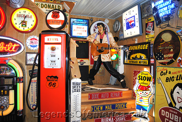 Cuba, MO - Bob's Gasoline Alley Interior